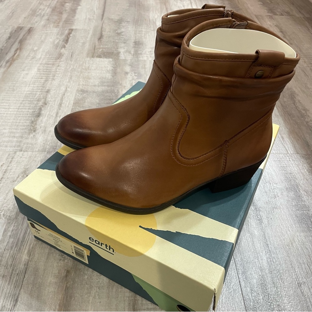 Earth Peak Pioneer Almond Brown Leather Ankle Booties Size 10